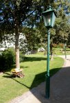 Kurpark Baden mit Laternen und Gärtnerschiebetruhe.jpg