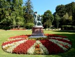 Lanner und Strauß-Denkmal im Kurpark Baden.jpg
