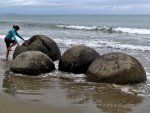 Steinkugeln im Meer NZ v.JPG