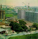 Aufbau der Sozialbauten, rechts die Anlage der Gemeindebauten vor der Fertigstellung in der B...webp