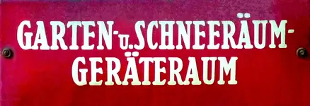 Beschilderung vom Garten-und Schneeräumgeräteraum bei der Spielmanngasse 5.JPG
