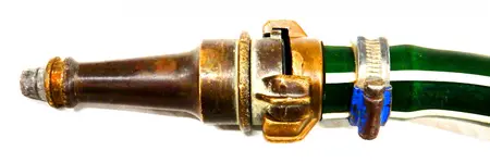 Einfache GEKA-Handspritze aus Messing mit Kupplung.webp