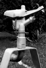 Nahaufnahme von BAUER Kreis-und Sektorregner SR15e auf GUSTI-Schlitten mit Bogenstück.webp
