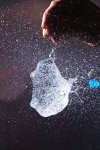 Wasserbombe_vor perforiertem Alublech_800.JPG