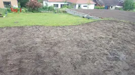 20180530-Rasen_1-Tag_1-Verteilt_verdichtet_gesät.webp