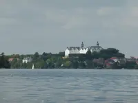 P1100300Blick auf Schloss Plön.webp