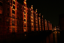 Speicherstadt_Vollmond_bei Nacht2_800.JPG