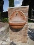 P1140145Callisto-Katakomben Trinkwasserbrunnen.JPG