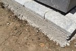Mähkantenstein auf Beton.jpg
