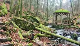 Pavillon in der Karlstalschlucht.webp