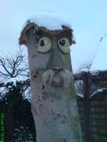 Holzmichl mit Schneehut.webp