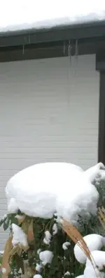 Eiszapfen an Dachrinne_klein.webp