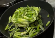 Grüner Spargel geschnitten.jpg