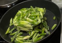 Grüner Spargel geschnitten.jpg