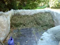 Ansatz Grasabfall mit Laub in Miete.webp