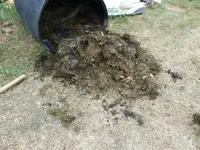 Tonnenbokashi mit Anteil von Holzkohle.webp