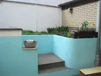 Blick von der Terrasse in Richtung Gartenecke.webp