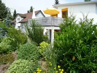Hügel mit Balkon.webp